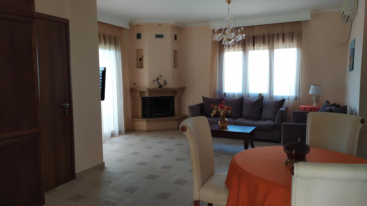Nikitihouse Apartments 1 ภายนอก รูปภาพ