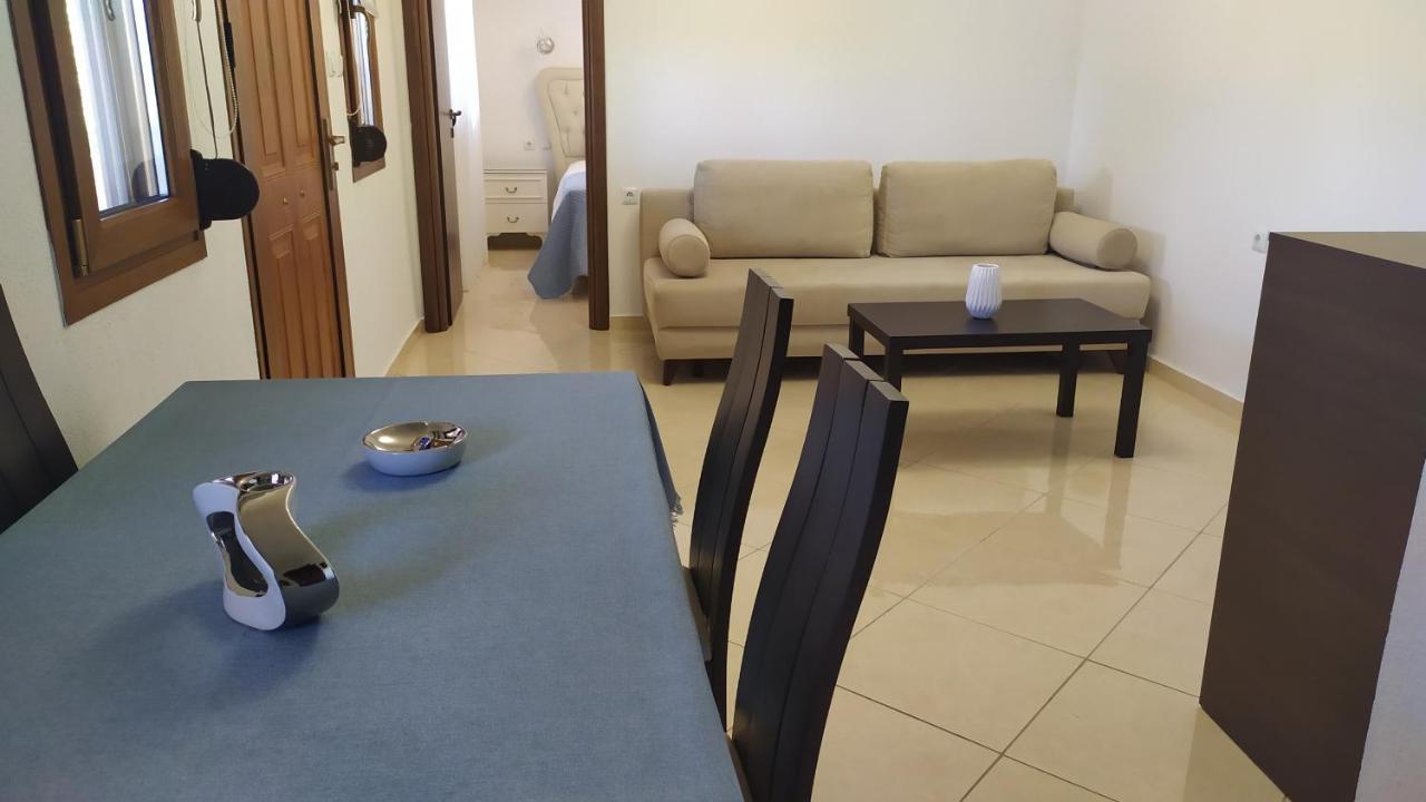 Nikitihouse Apartments 1 ภายนอก รูปภาพ