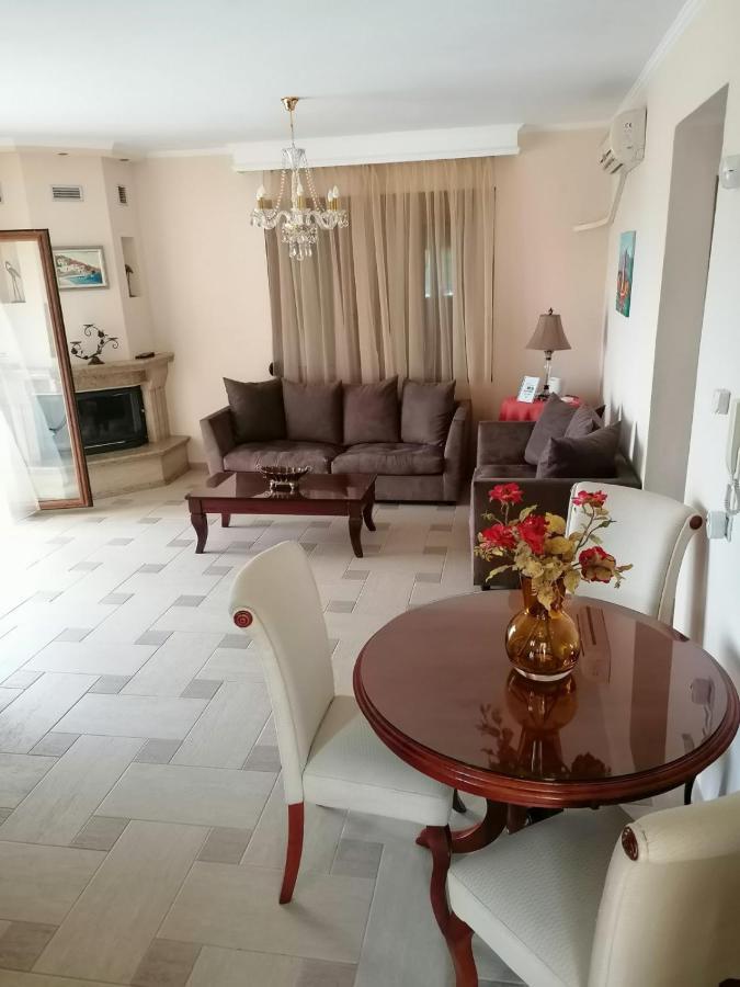 Nikitihouse Apartments 1 ภายนอก รูปภาพ